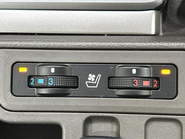 TOYOTA LANDCRUISER PRADO 2023 Image 31