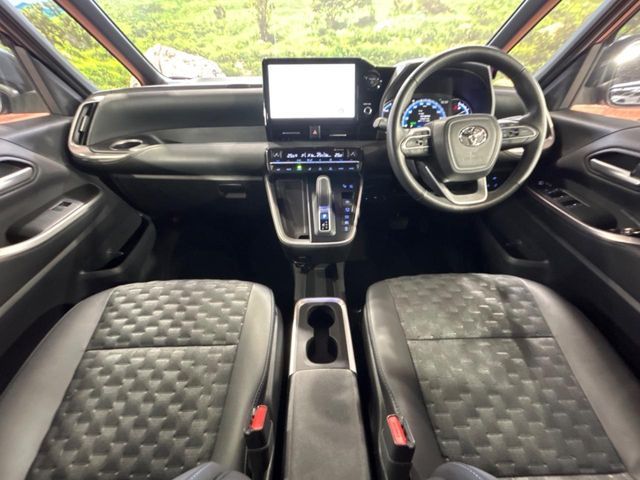 TOYOTA VOXY HYBRID 2023 Image 31