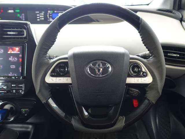 TOYOTA PRIUS 2017 Image 31