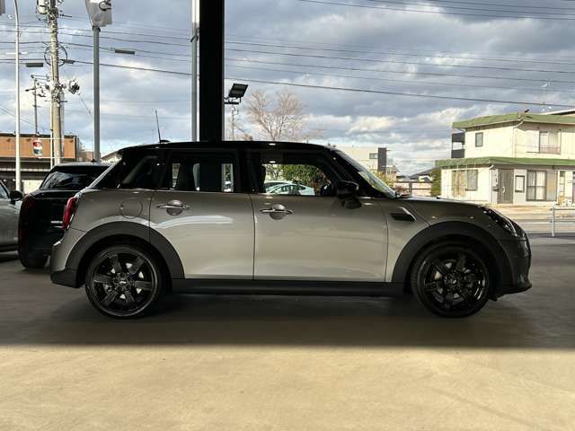 BMW MINI COOPER D 5DOOR 2023 Image 31