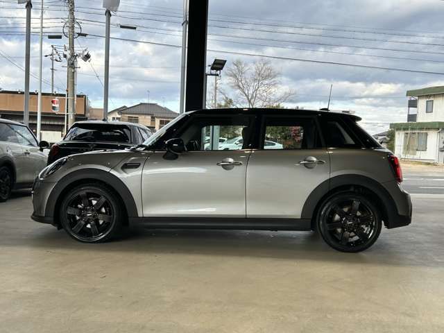 BMW MINI COOPER D 5DOOR 2023 Image 31