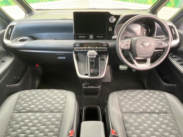 TOYOTA VOXY 2022 Image 31