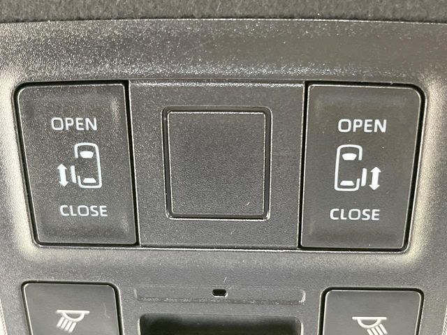 TOYOTA VOXY 2022 Image 31