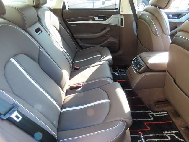 AUDI A8 2014 Image 31