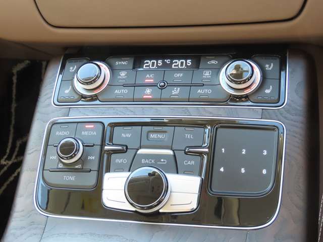 AUDI A8 2014 Image 31