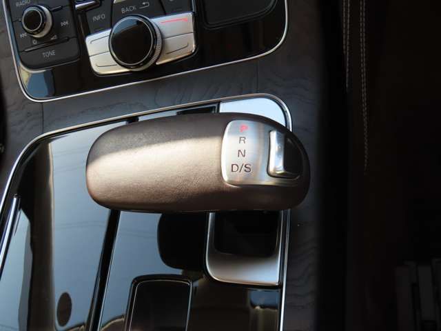 AUDI A8 2014 Image 31