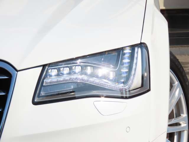 AUDI A8 2014 Image 31