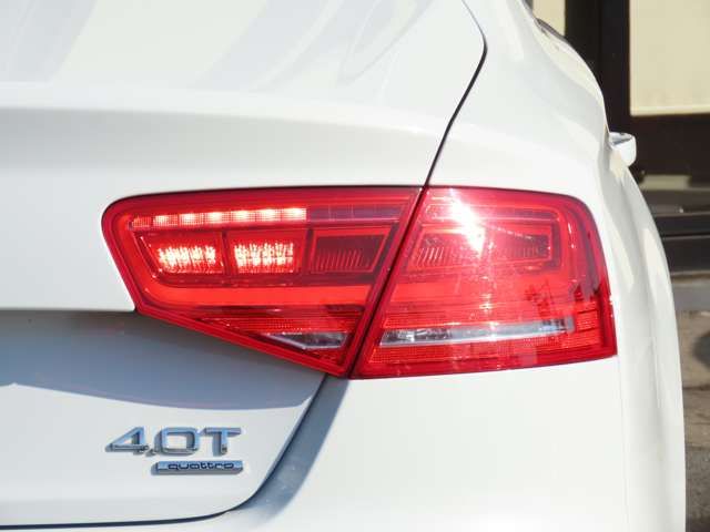 AUDI A8 2014 Image 31