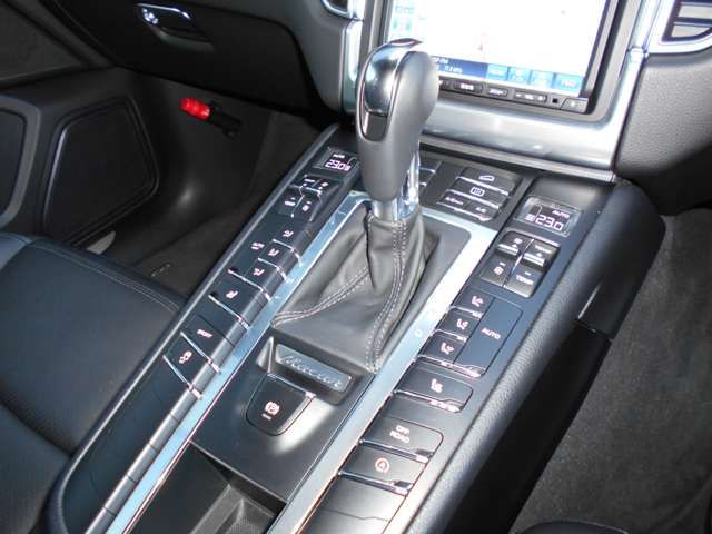 PORSCHE MACAN 2015 Image 31