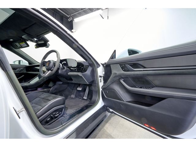 PORSCHE TAYCAN 2023 Image 31