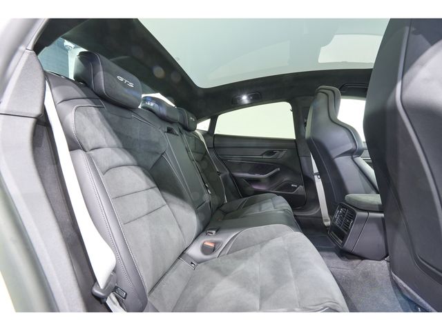 PORSCHE TAYCAN 2023 Image 31