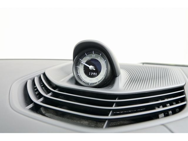 PORSCHE TAYCAN 2023 Image 31