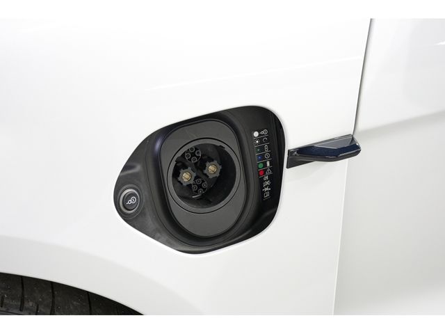 PORSCHE TAYCAN 2023 Image 31