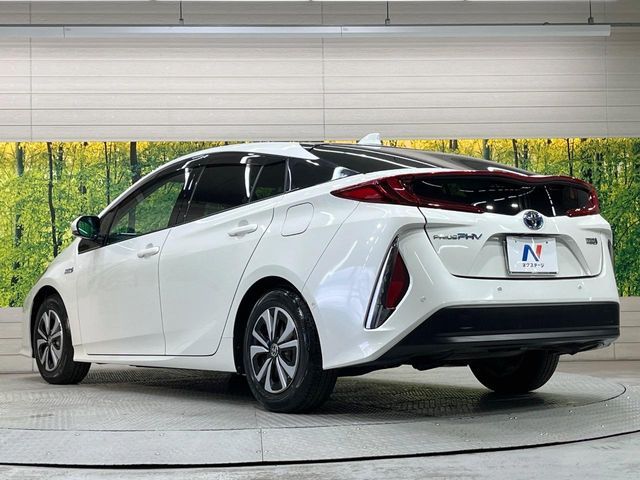 TOYOTA PRIUS PHV 2018 Image 31