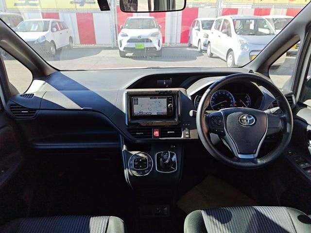TOYOTA NOAH HYBRID 2017 Image 31
