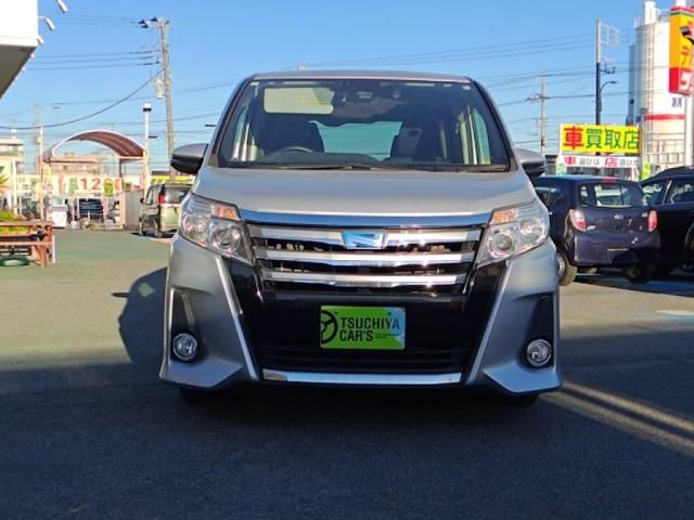 TOYOTA NOAH HYBRID 2017 Image 31
