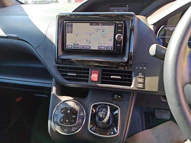 TOYOTA NOAH HYBRID 2017 Image 31