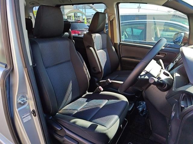 TOYOTA NOAH HYBRID 2017 Image 31