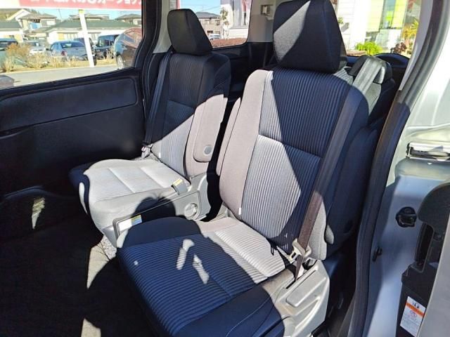 TOYOTA NOAH HYBRID 2017 Image 31