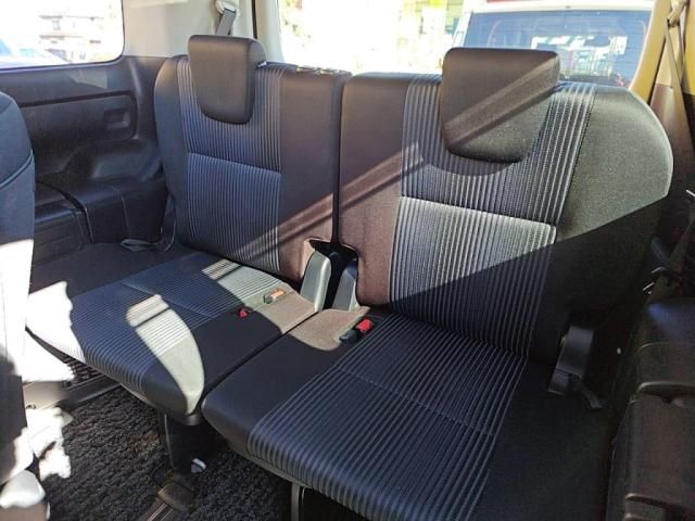 TOYOTA NOAH HYBRID 2017 Image 31