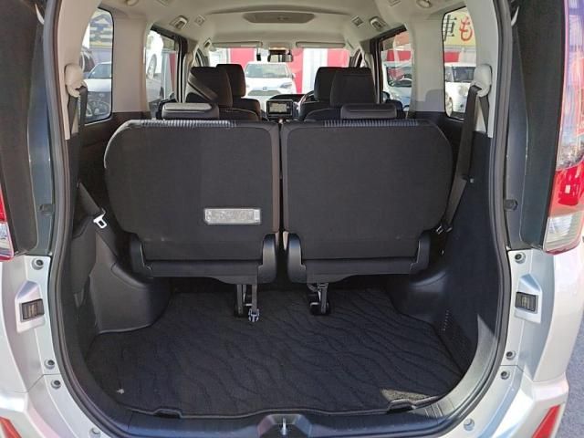 TOYOTA NOAH HYBRID 2017 Image 31