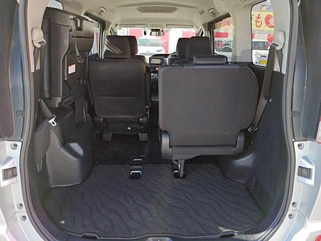 TOYOTA NOAH HYBRID 2017 Image 31