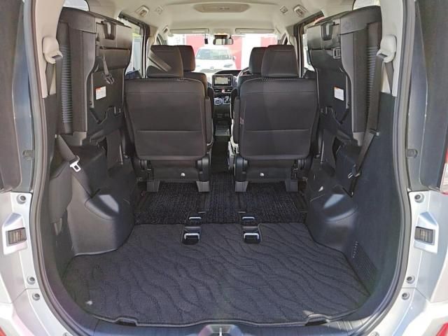 TOYOTA NOAH HYBRID 2017 Image 31