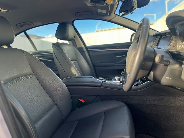 BMW 5SERIES SEDAN 2016 Image 31