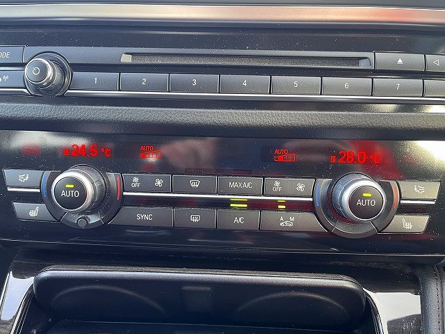 BMW 5SERIES SEDAN 2016 Image 31