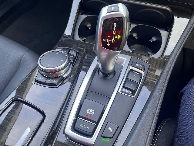 BMW 5SERIES SEDAN 2016 Image 31