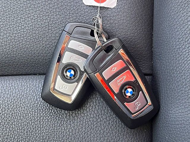 BMW 5SERIES SEDAN 2016 Image 31