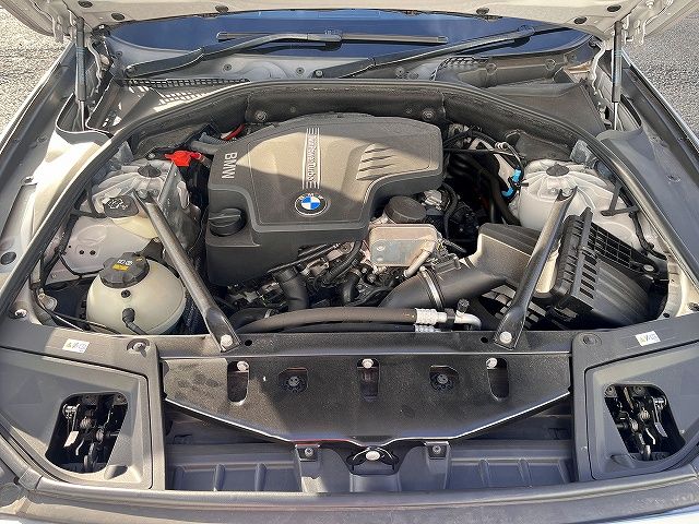 BMW 5SERIES SEDAN 2016 Image 31