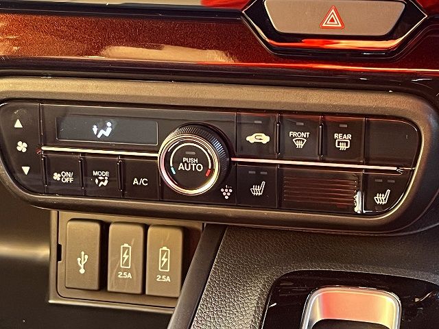 HONDA N BOX CUSTOM 2023 Image 31