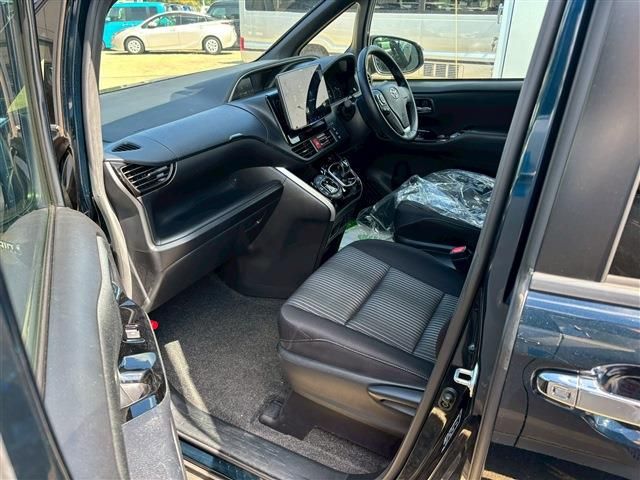 TOYOTA VOXY HYBRID 2019 Image 31