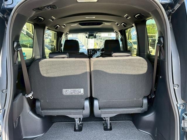 TOYOTA VOXY HYBRID 2019 Image 31