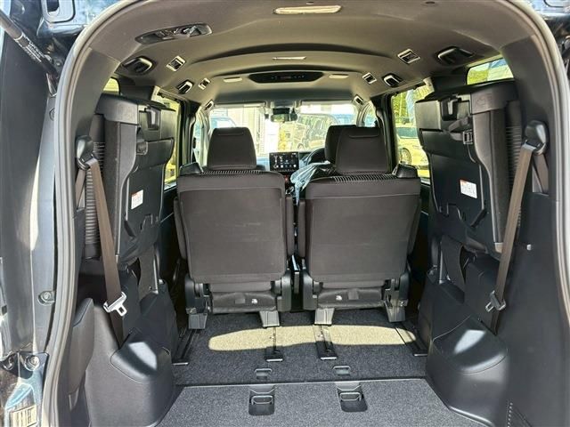TOYOTA VOXY HYBRID 2019 Image 31