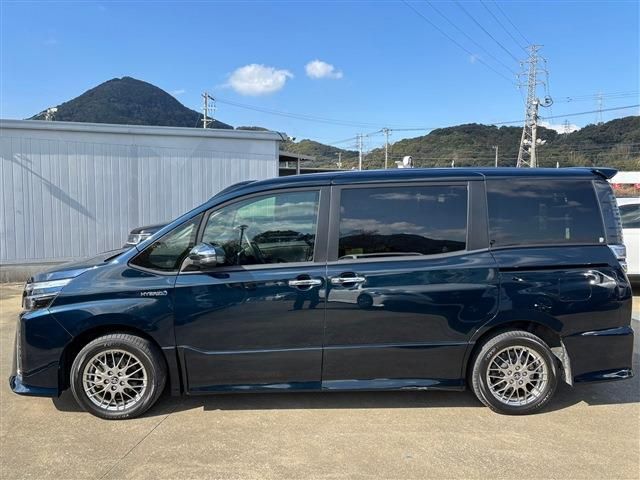 TOYOTA VOXY HYBRID 2019 Image 31