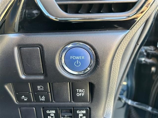 TOYOTA VOXY HYBRID 2019 Image 31