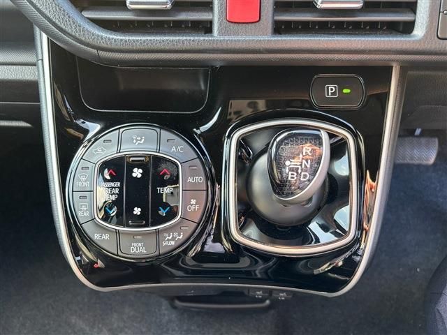 TOYOTA VOXY HYBRID 2019 Image 31