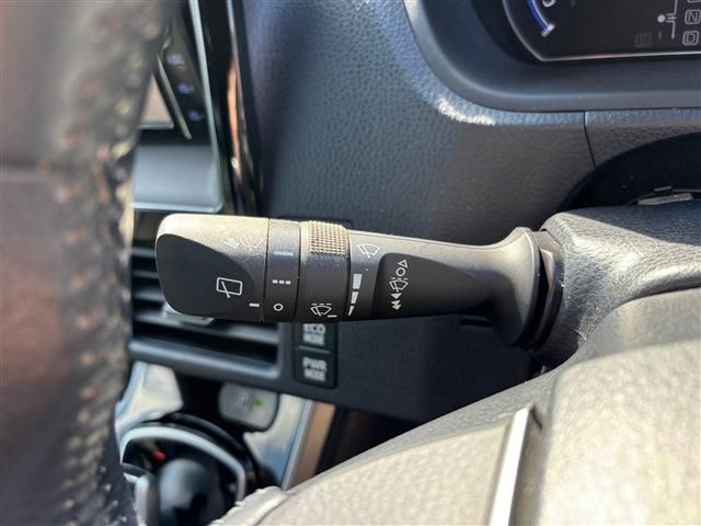 TOYOTA VOXY HYBRID 2019 Image 31