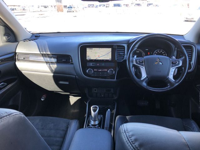 MITSUBISHI OUTLANDER PHEV 2016 Image 31