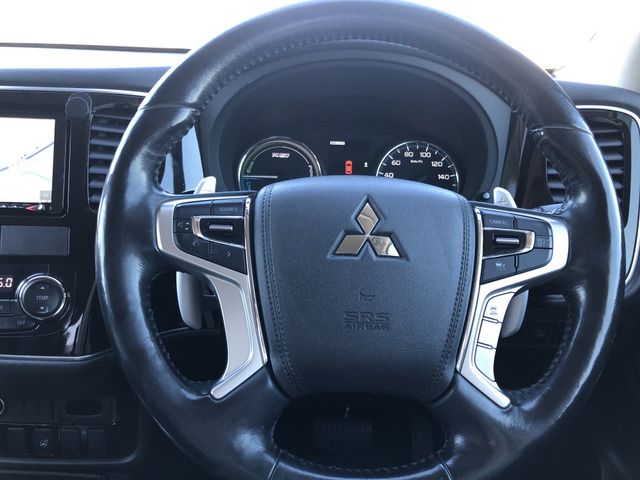 MITSUBISHI OUTLANDER PHEV 2016 Image 31