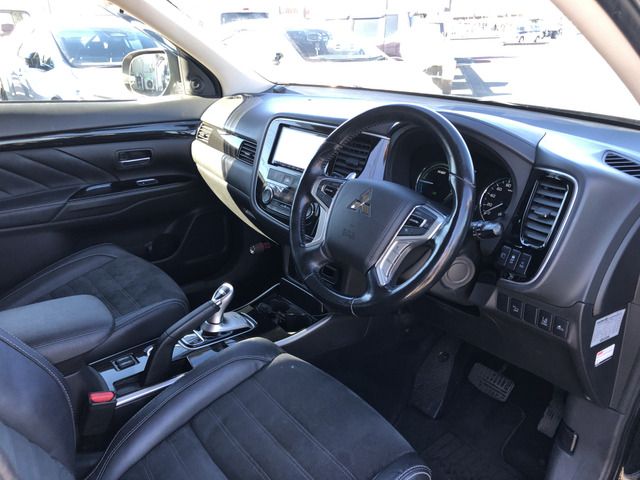 MITSUBISHI OUTLANDER PHEV 2016 Image 31