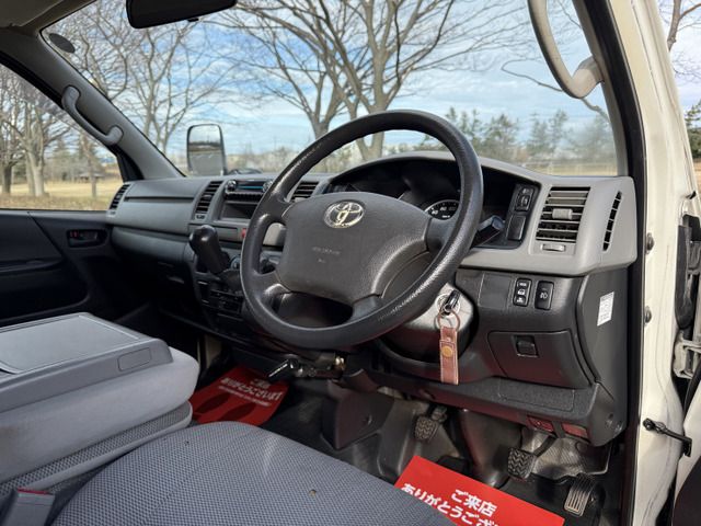 TOYOTA HIACE VAN 4WD 2010 Image 31