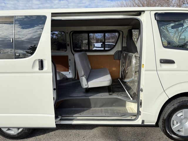 TOYOTA HIACE VAN 4WD 2010 Image 31