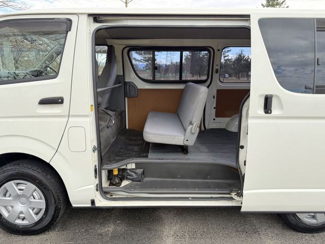 TOYOTA HIACE VAN 4WD 2010 Image 31