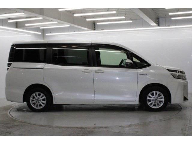 TOYOTA VOXY HYBRID 2019 Image 31