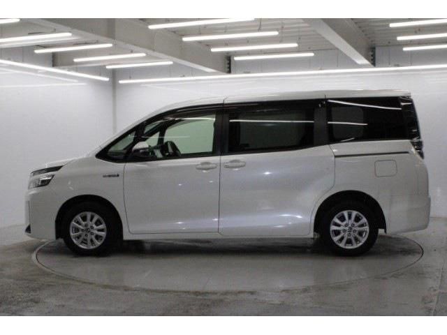 TOYOTA VOXY HYBRID 2019 Image 31