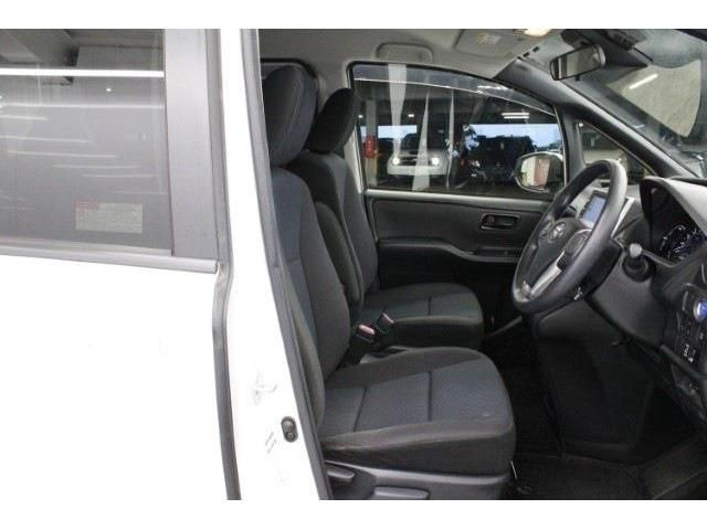 TOYOTA VOXY HYBRID 2019 Image 31