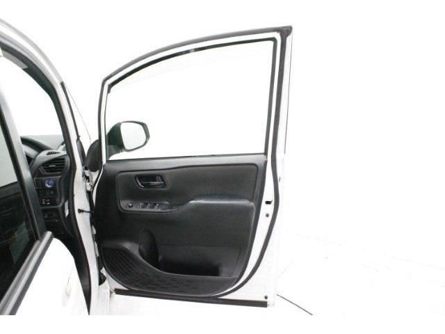 TOYOTA VOXY HYBRID 2019 Image 31